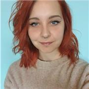 Laureata in lingue per la comunicazione interculturale e laureanda magistrale in lingue e letterature, con alle spalle esperienze formative all'estero, impartisce lezioni di lingua inglese, letteratura inglese e conversazione in lingua inglese